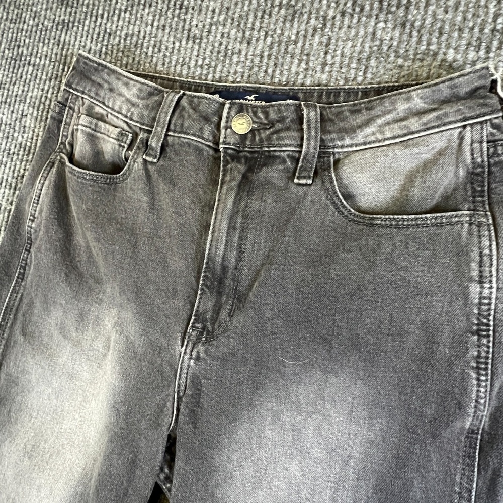 Hollister Ultra High-Rise Mom Jeans Womens 7R Gray Distressed Knee Vintage